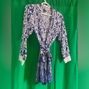 Short bathrobe brand new, Victorian style pattern